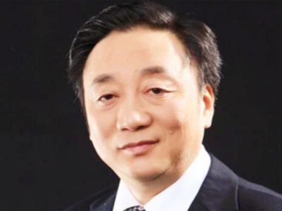 張勇：重慶市民辦教育協(xié)會(huì)理事，國(guó)務(wù)院政府津貼獲得者，中學(xué)物理研究員（正高級(jí)）