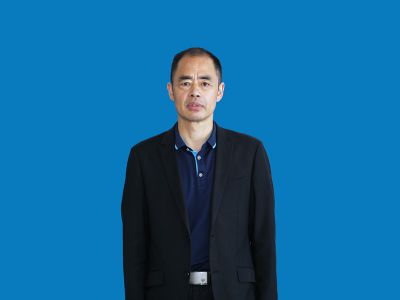 李炎海：中學(xué)化學(xué)教師，高級教師，湖北名師，來自黃岡分校，長期擔(dān)任清北班化學(xué)教學(xué)，學(xué)科功底深厚，教學(xué)作風(fēng)扎實(shí)，教學(xué)成績突出，深受學(xué)生喜愛