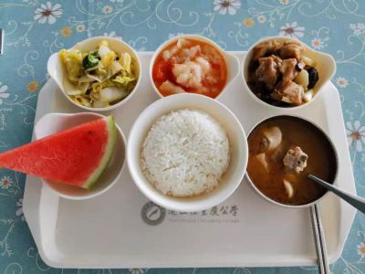 美好學(xué)校|湖畔餐廳，請你低調(diào)一點好么？